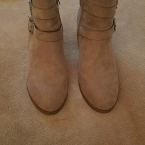 JustFab Shoes - Barely Worn Justfab Ankle Booties JustFab Shoes - Barely Worn Justfab Ankle Booties